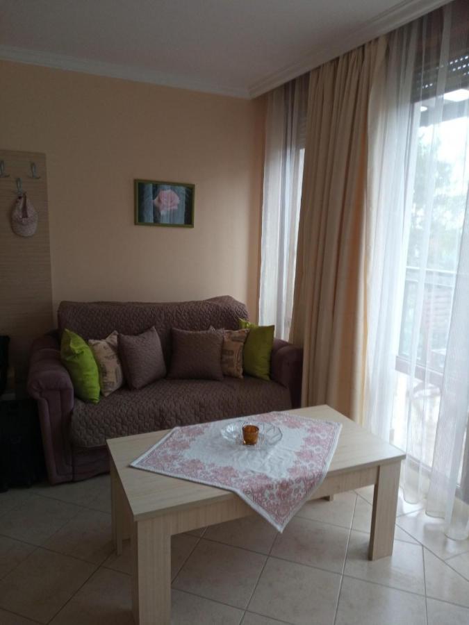 Private Holiday Flat By Seaside - Santa Marina- 소조폴 외부 사진